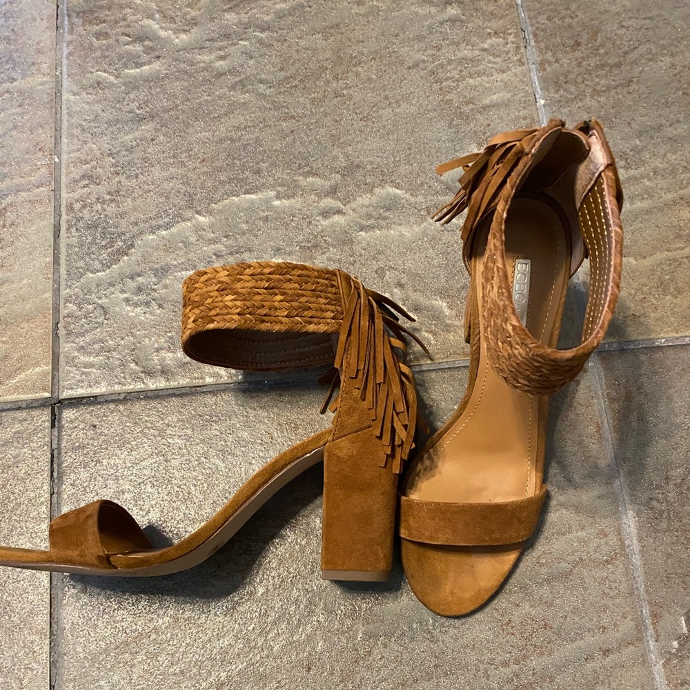 Camel BCBG pumps